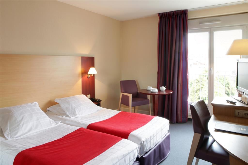 Hotel Ibis Styles Clermont-Ferrand Gare Exterior photo