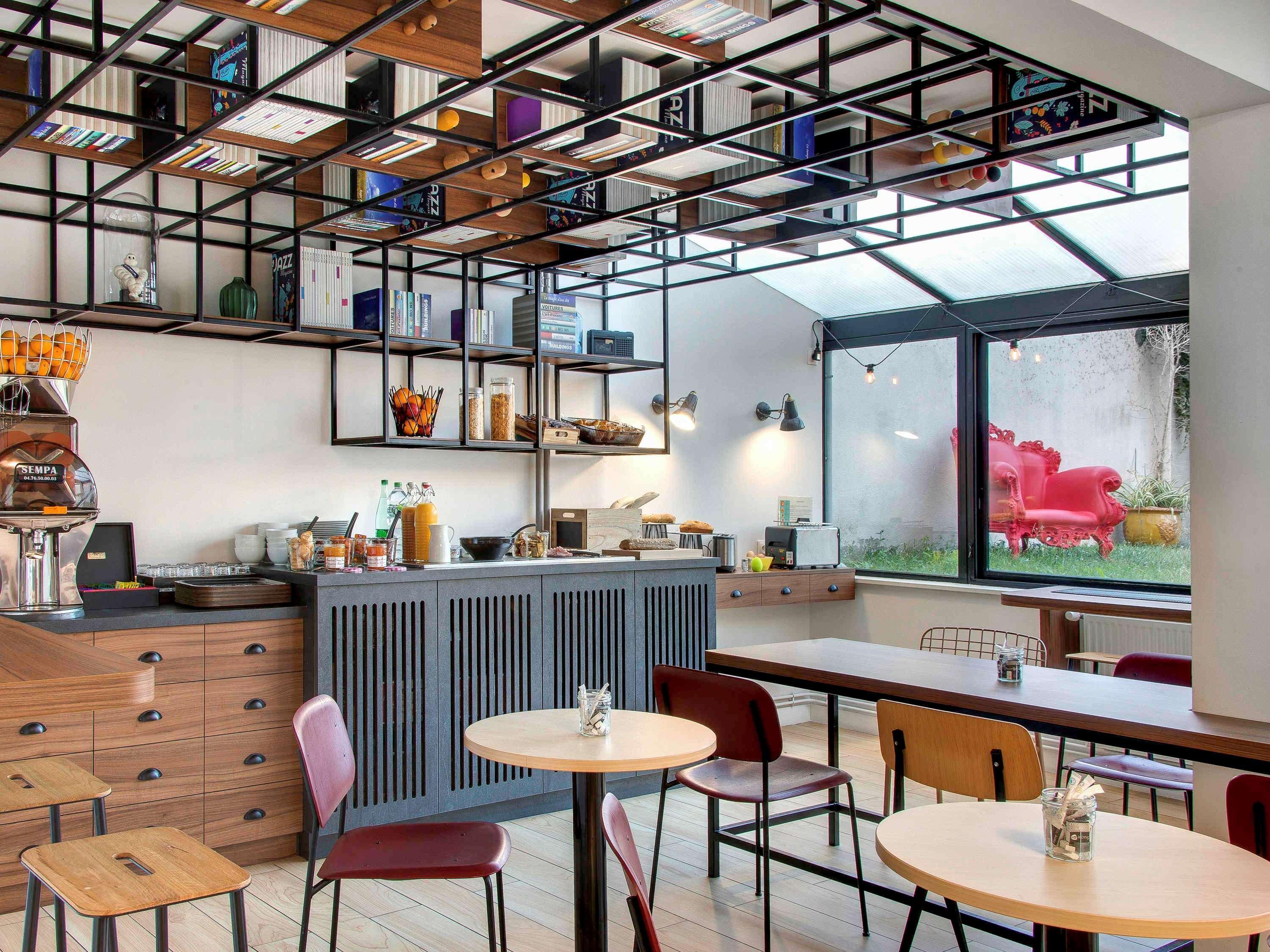 Hotel Ibis Styles Clermont-Ferrand Gare Exterior photo
